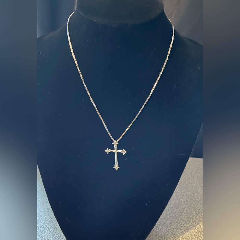 Silver Toned Cross Pendant Box Chain Necklace